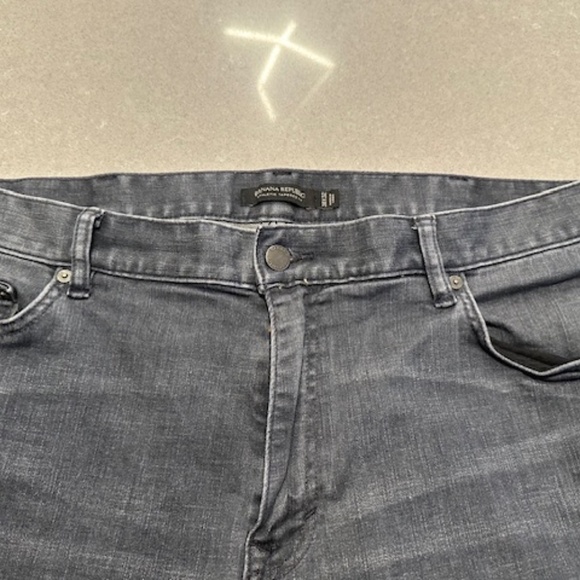 Banana Republic Men's Gray Athletic Tapered Leg  38x32 Jeans-EUC Senim - Picture 4 of 8